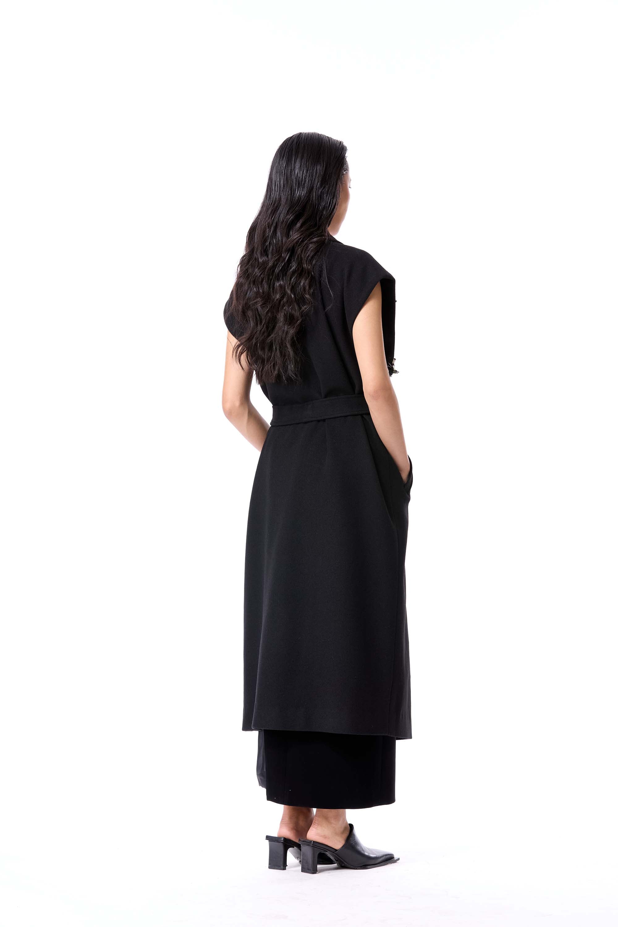 FROST BUD SLEEVELESS COAT - Kanika Goyal Label