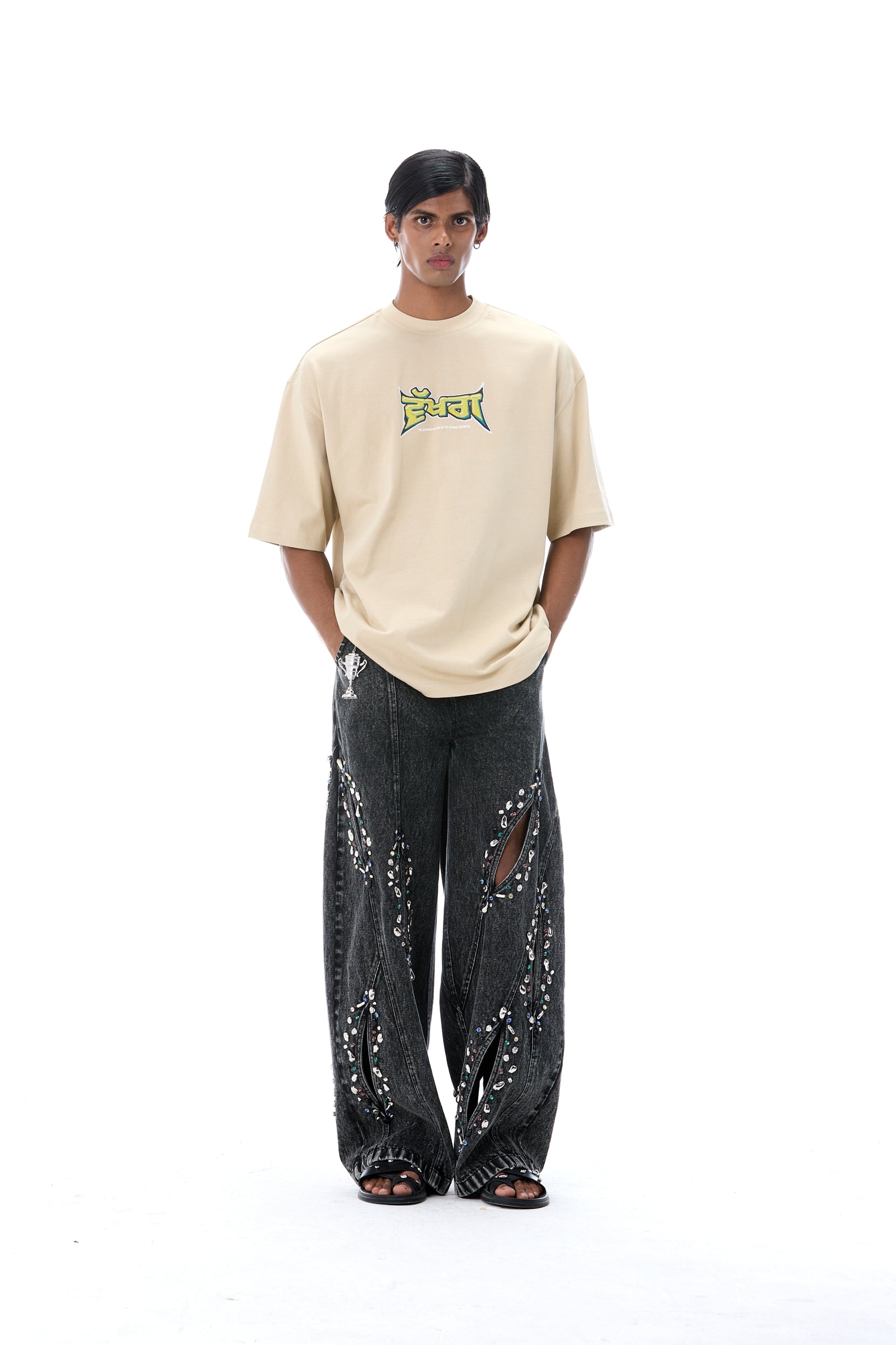 'VAKHRA' T - SHIRT - Kanika Goyal Label